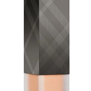 Burberry Soft Beige Foundation